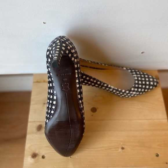 *SOLD* Cole Haan Black & White Leather Checkered Pumps Size: 9 - Picture 5 of 5